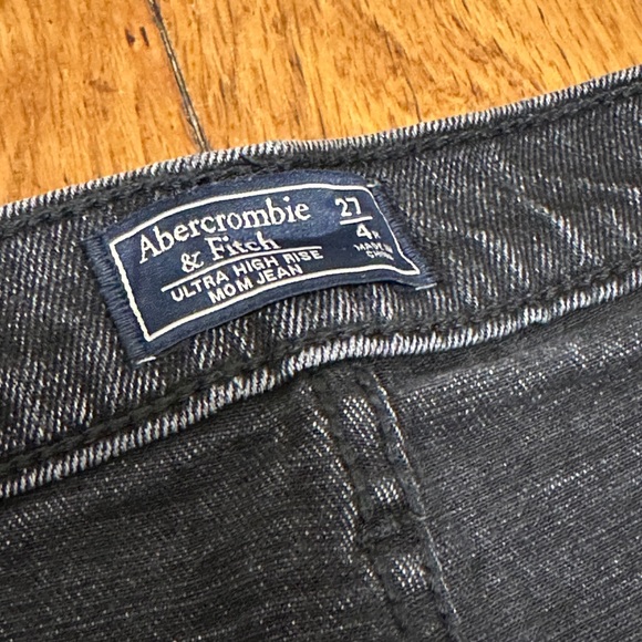 Abercrombie & Fitch Ultra High Rise Mom Jean - Picture 3 of 5